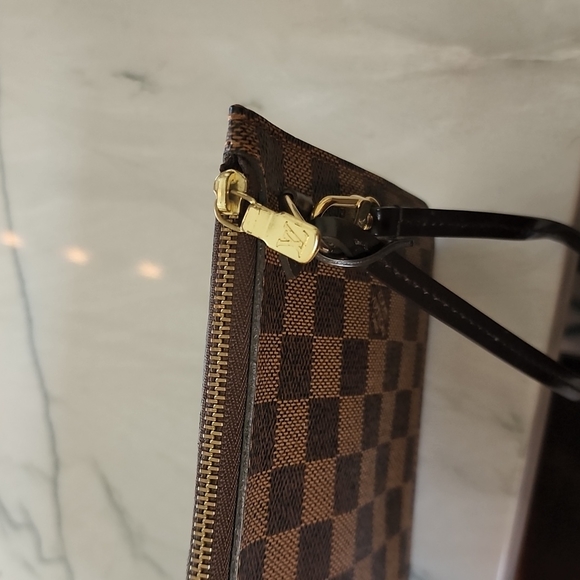 Authentic Louis Vuitton Damier Ebene Pouch - Picture 3 of 6